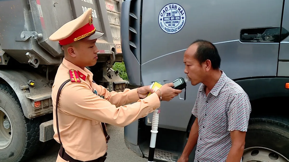 C&ocirc;ng an Lạng Sơn: Tăng cường bảo đảm trật tự an to&agrave;n giao th&ocirc;ng tr&ecirc;n địa b&agrave;n - Ảnh 2.