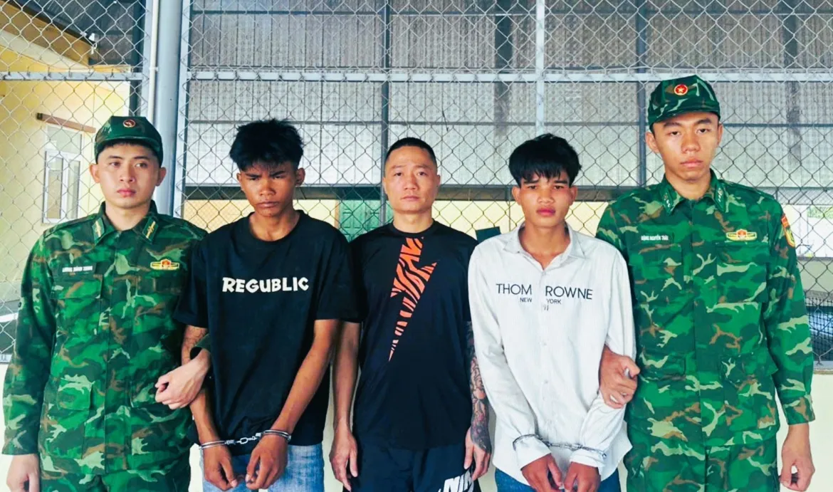 Đồn Bi&ecirc;n ph&ograve;ng cửa khẩu quốc tế Lao Bảo ngăn chặn nhiều vụ xuất cảnh tr&aacute;i ph&eacute;p qua bi&ecirc;n giới - Ảnh 1.
