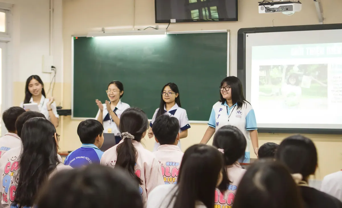 Thủ khoa kỳ thi v&agrave;o lớp 10 chia sẻ b&iacute; quyết cho th&iacute; sinh trước ng&agrave;y "vượt vũ m&ocirc;n" - Ảnh 2.