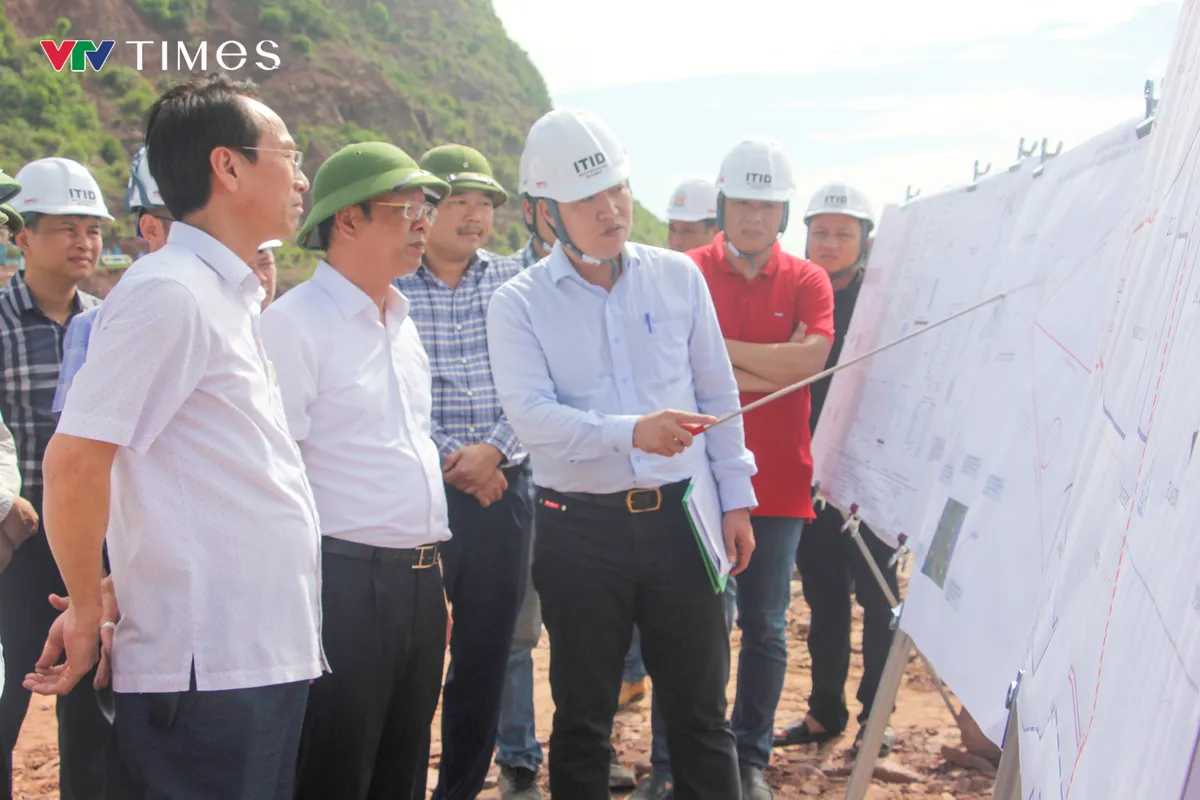 Nghệ An: Th&aacute;o gỡ vướng mắc dự &aacute;n đầu tư x&acirc;y dựng v&agrave; kinh doanh cảng nước s&acirc;u Cửa L&ograve; 7.400 tỷ đồng - Ảnh 1.