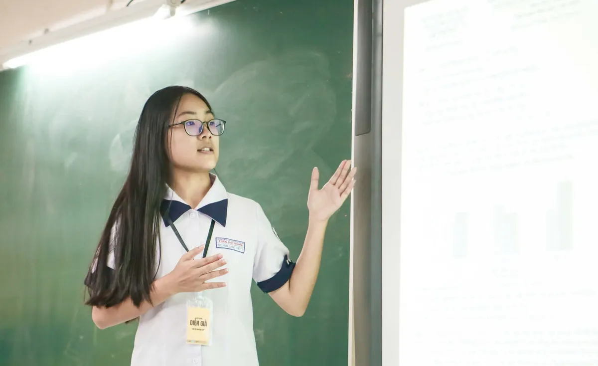 Thủ khoa kỳ thi v&agrave;o lớp 10 chia sẻ b&iacute; quyết cho th&iacute; sinh trước ng&agrave;y "vượt vũ m&ocirc;n" - Ảnh 4.