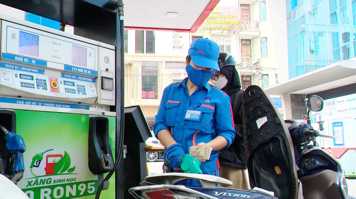 Bộ Công Thương: Chưa nhận được khiếu nại chính thức về chất lượng xăng E10 - Ảnh 1.