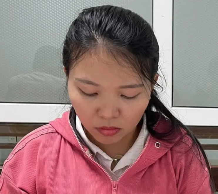 Nữ môi giới bất động sản ở Đà Nẵng bị bắt vì lừa “làm sổ đỏ”, xin đất tái định cư - Ảnh 1.