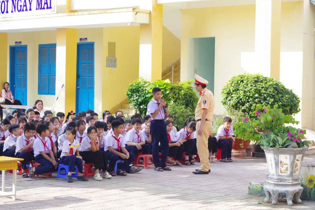 Kh&aacute;nh H&ograve;a: Tập huấn kỹ năng an to&agrave;n giao th&ocirc;ng, ph&ograve;ng chống đuối nước cho học sinh dịp h&egrave; - Ảnh 2.