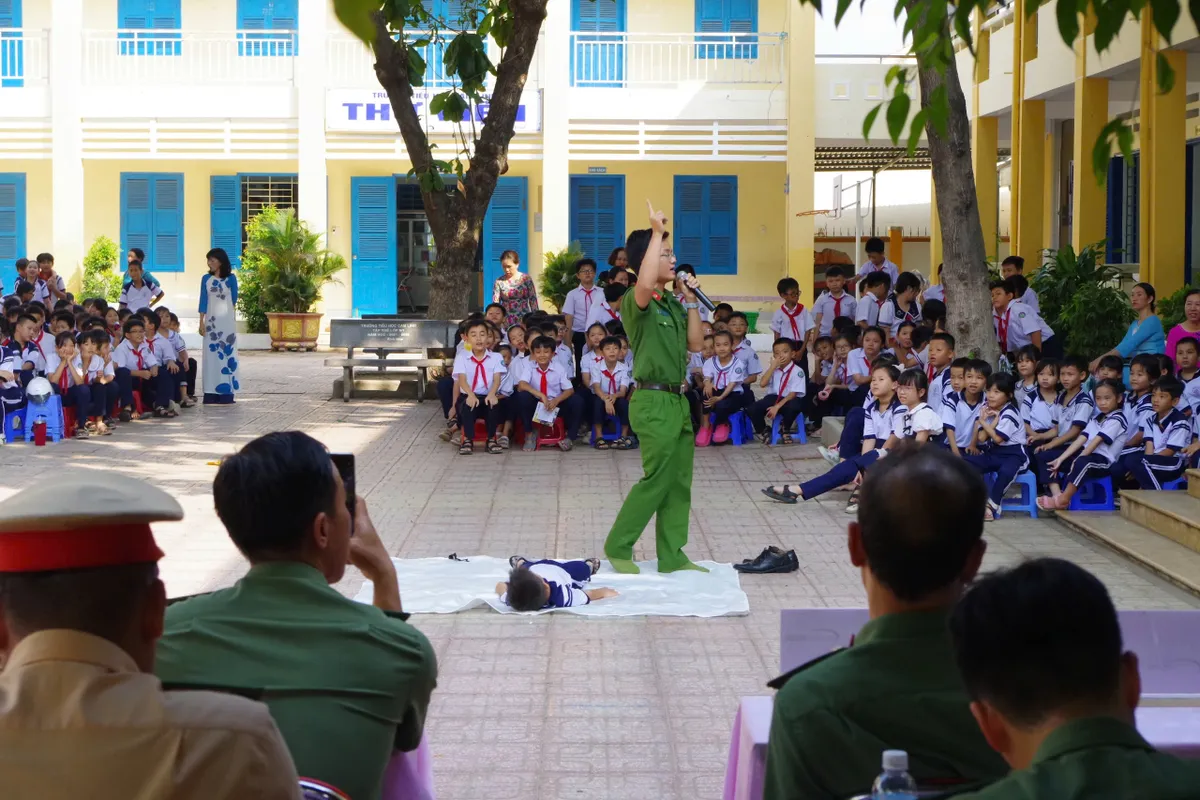 Kh&aacute;nh H&ograve;a: Tập huấn kỹ năng an to&agrave;n giao th&ocirc;ng, ph&ograve;ng chống đuối nước cho học sinh dịp h&egrave; - Ảnh 3.