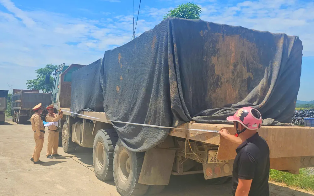 Thanh H&oacute;a xử l&yacute; nghi&ecirc;m xe qu&aacute; tải, cơi nới th&agrave;nh th&ugrave;ng   - Ảnh 1.