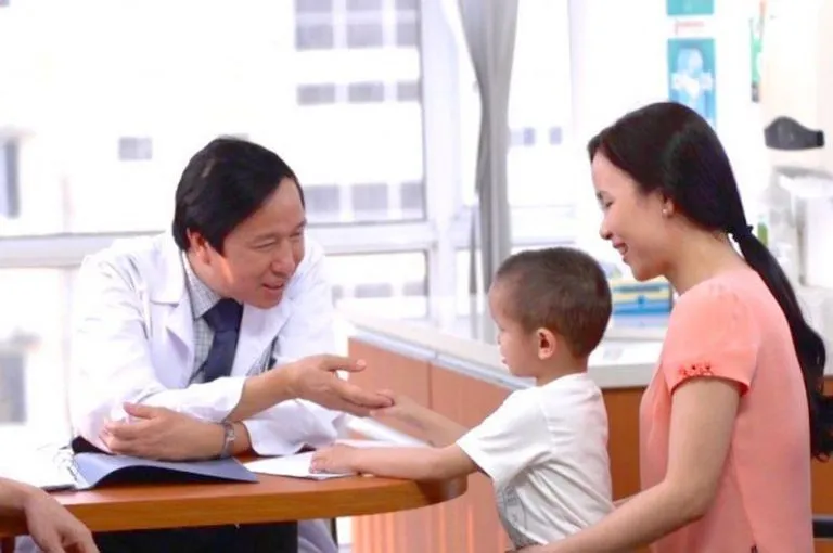 Trẻ chậm n&oacute;i khi n&agrave;o cần đưa đi kh&aacute;m?- Ảnh 1.