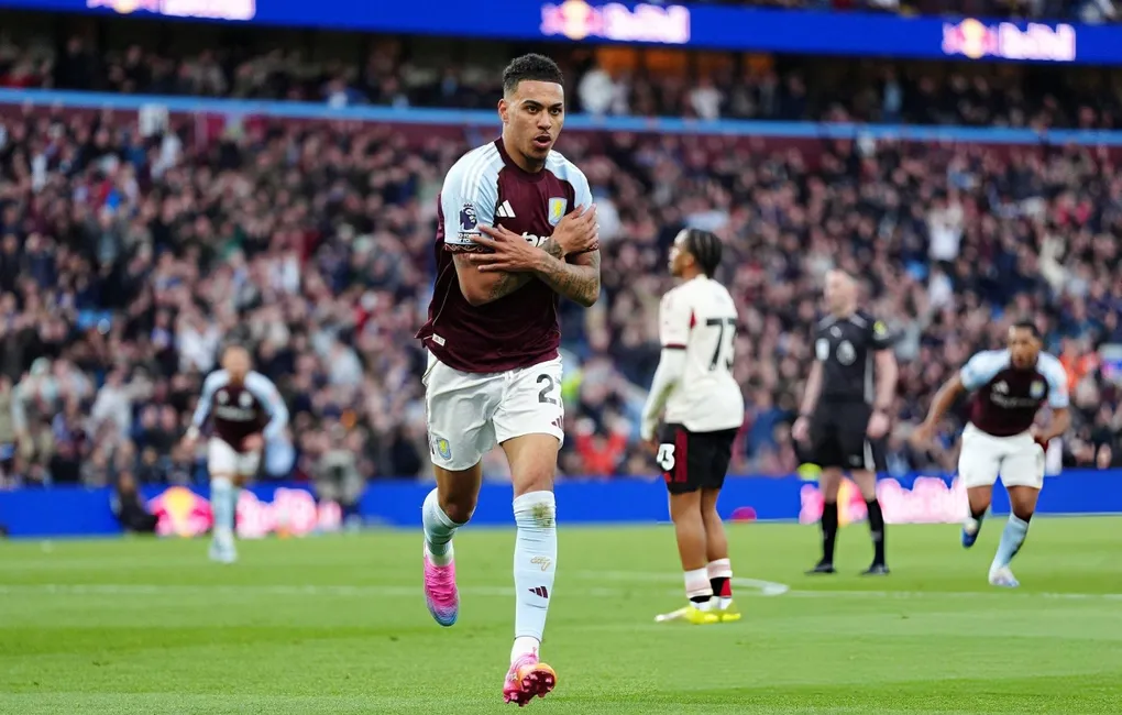 Aston Villa hạ Liverpool 4-2, ch&iacute;nh thức gi&agrave;nh v&eacute; dự Champions League- Ảnh 1.