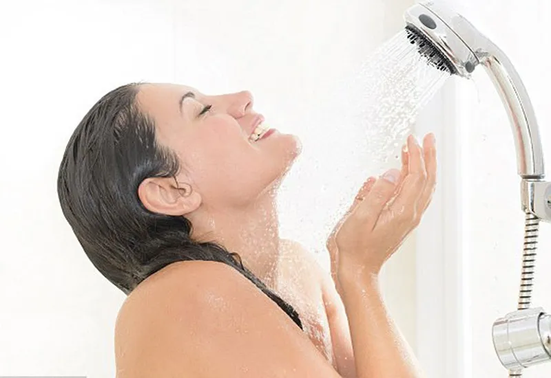 Sau sinh bao lâu thì được tắm gội?- Ảnh 1. Sau sinh bao lâu thì được tắm gội?- Ảnh 1.