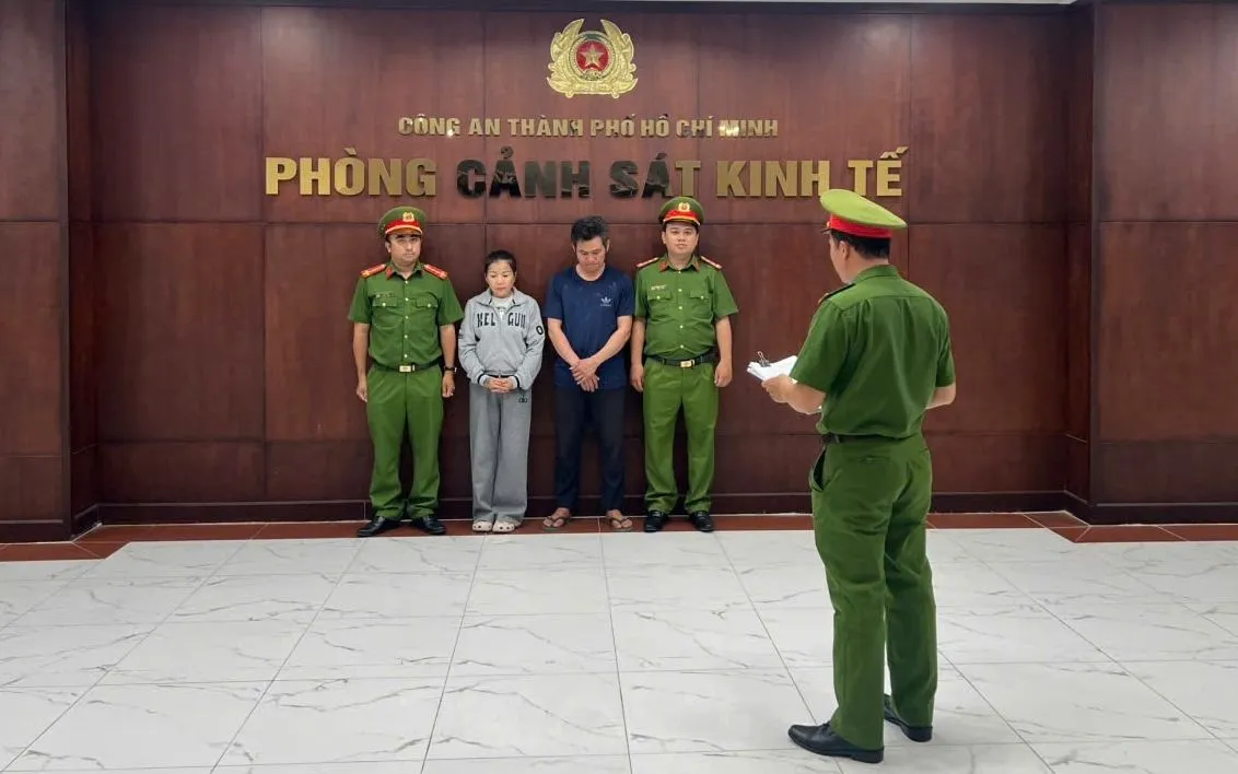 Video: Cận cảnh đường dây làm bột ngọt giả vừa bị bắt tại TP Hồ Chí Minh - Ảnh 1.