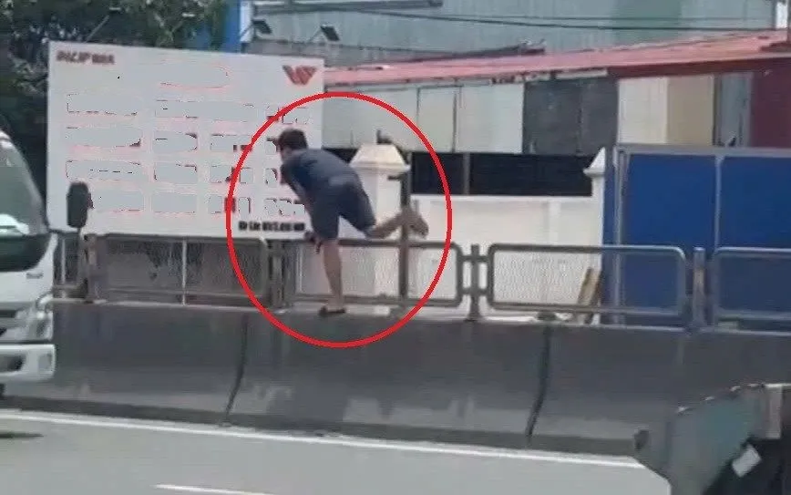 Trường hợp có hành vi trèo qua dải phân cách đường bộ tuyến đường 10 địa phận thành phố Hải Phòng.
