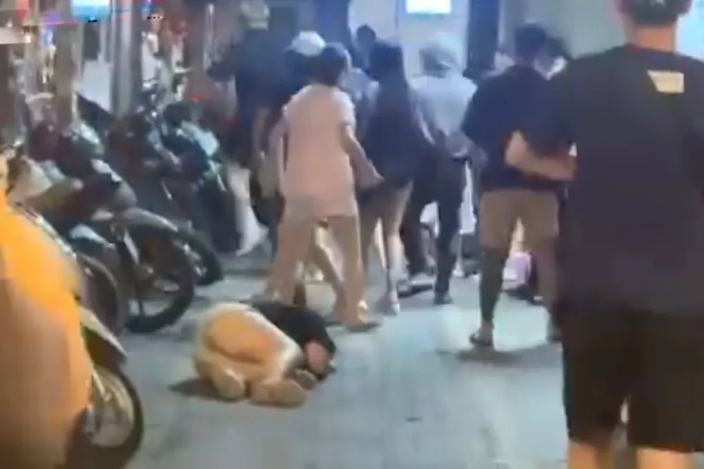 Xác minh vụ cô gái bị đánh gục trong đêm ở Hà Nội - Ảnh 1.