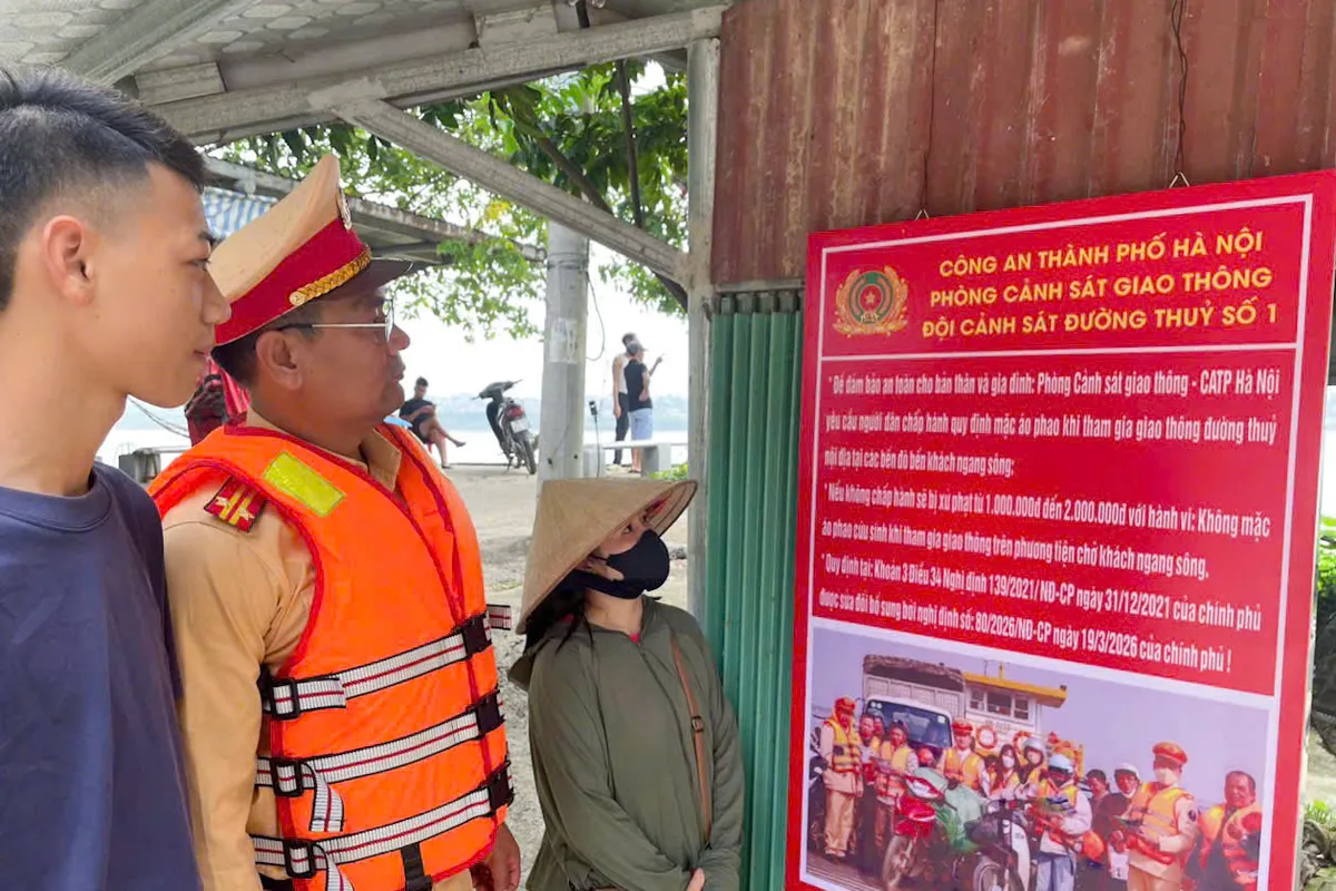 H&agrave; Nội: Lắp đặt camera gi&aacute;m s&aacute;t tại c&aacute;c bến kh&aacute;ch tr&ecirc;n s&ocirc;ng - Ảnh 3.
