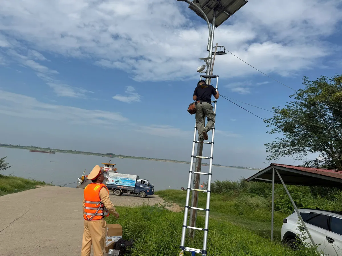 H&agrave; Nội: Lắp đặt camera gi&aacute;m s&aacute;t tại c&aacute;c bến kh&aacute;ch tr&ecirc;n s&ocirc;ng - Ảnh 1.