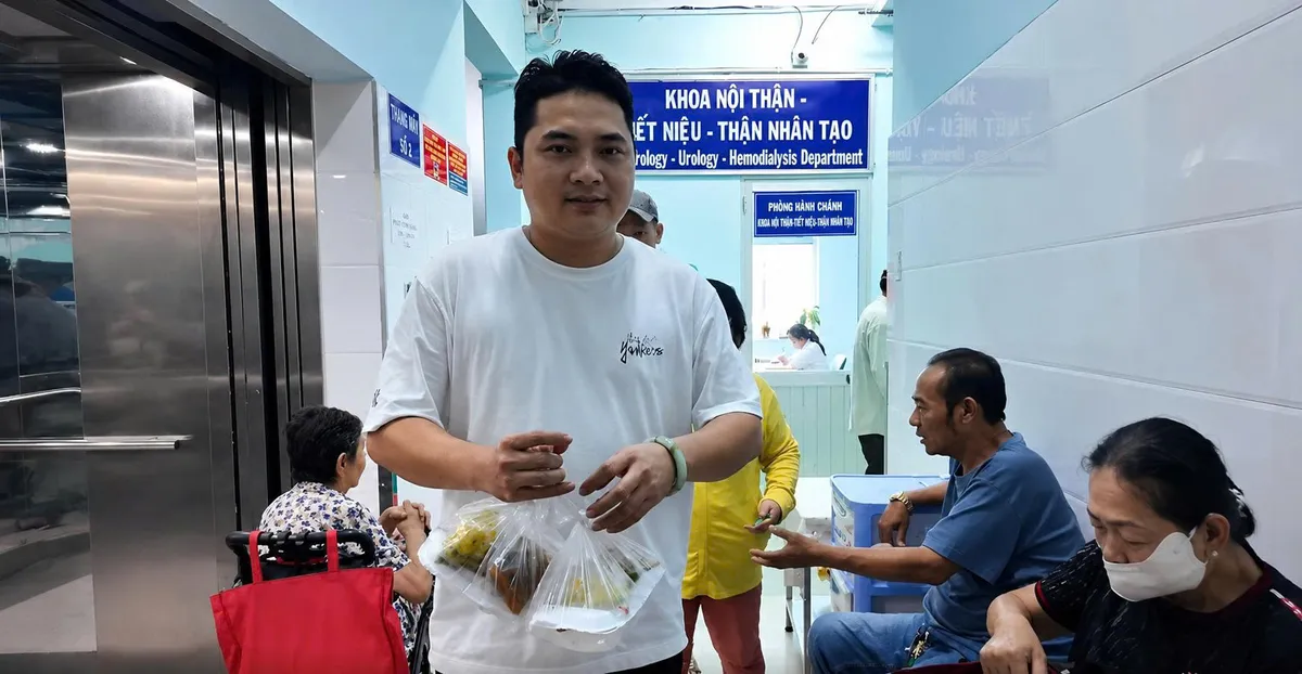 Những bữa cơm nghĩa t&igrave;nh v&agrave; h&agrave;nh tr&igrave;nh sẻ chia c&ugrave;ng bệnh nh&acirc;n ngh&egrave;o- Ảnh 1.