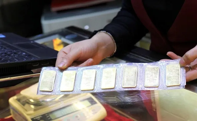 Giá vàng lao dốc trong tuần, người mua lỗ tới 7 triệu đồng mỗi lượng- Ảnh 1. Giá vàng lao dốc trong tuần, người mua lỗ tới 7 triệu đồng mỗi lượng- Ảnh 1.