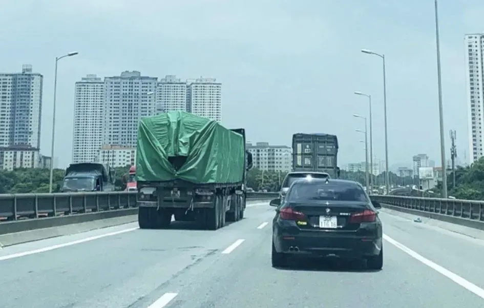 Th&oacute;i quen b&aacute;m l&agrave;n tr&aacute;i tr&ecirc;n cao tốc v&agrave; những nguy cơ mất an to&agrave;n tiềm ẩn- Ảnh 1.