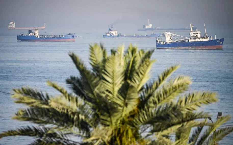 Tàu thuyền ở eo biển Hormuz, ngoài khơi Bandar Abbas, miền Nam Iran, ngày 5/5/2026 (Ảnh: Kyodo/Reuters)
