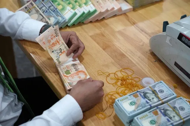 Giá USD tăng mạnh trong tuần, euro và yen Nhật đồng loạt giảm sâu- Ảnh 1. Giá USD tăng mạnh trong tuần, euro và yen Nhật đồng loạt giảm sâu- Ảnh 1.