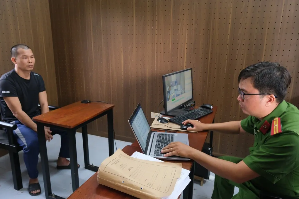 Phá cửa nhà xưởng trộm 800 triệu đồng, người đàn ông bị tạm giam- Ảnh 1. Phá cửa nhà xưởng trộm 800 triệu đồng, người đàn ông bị tạm giam- Ảnh 1.