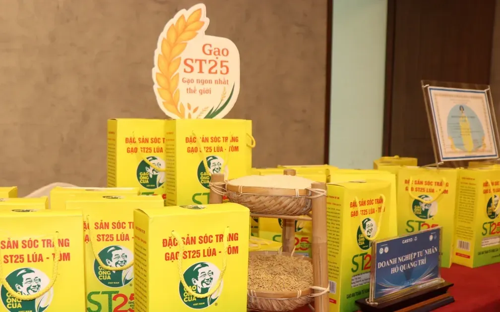 Gạo ST25 thương hiệu "Gạo Ông Cua". (Ảnh: Thu Hiền/TTXVN)