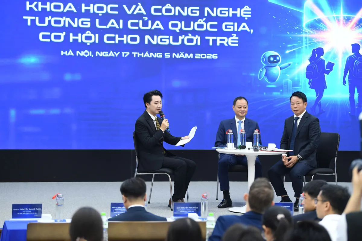 Hàng nghìn học sinh tìm hiểu ngành AI, bán dẫn tại Ngày hội tuyển sinh khoa học - công nghệ - Ảnh 4.