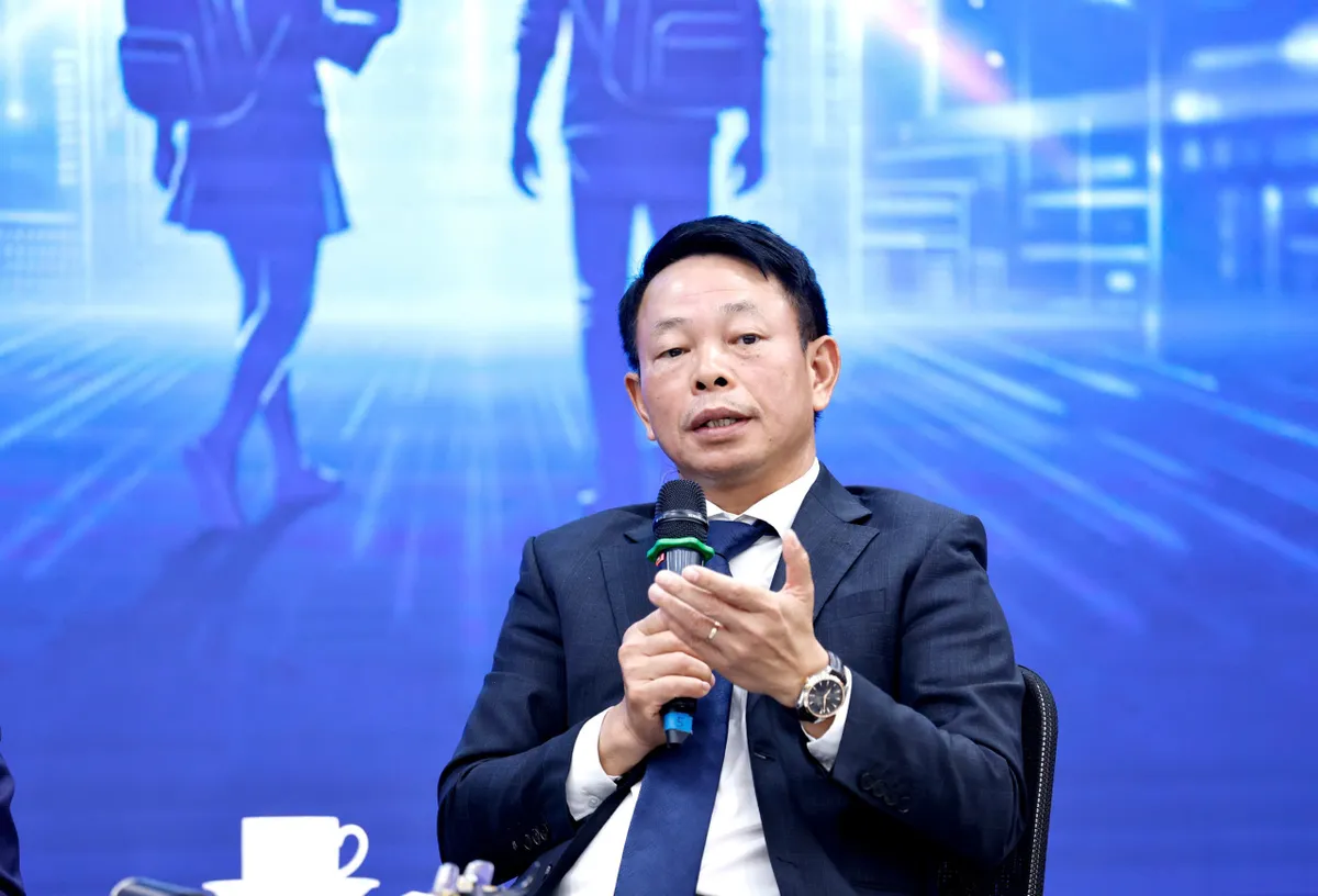 Hàng nghìn học sinh tìm hiểu ngành AI, bán dẫn tại Ngày hội tuyển sinh khoa học - công nghệ - Ảnh 6.