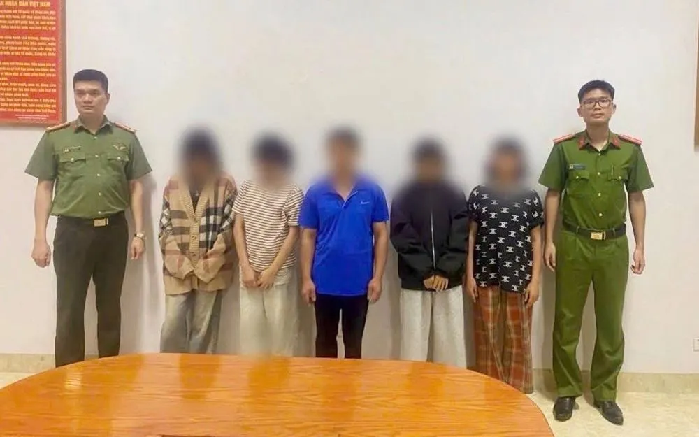 Nhiều thiếu niên tin vào lời dụ dỗ "việc nhẹ lương cao" của các đối tượng rồi bỏ nhà nhưng được cơ quan chức năng kịp thời phát hiện, ngăn chặn và đưa trở về địa phương an toàn. Ảnh: Công an tỉnh Tuyên Quang