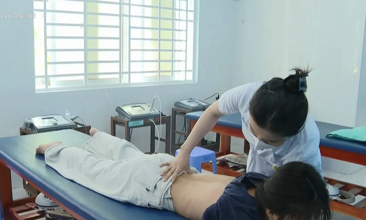 Báo động gia tăng bệnh gù vẹo cột sống học đường trong dịp hè- Ảnh 8. Báo động gia tăng bệnh gù vẹo cột sống học đường trong dịp hè- Ảnh 8.
