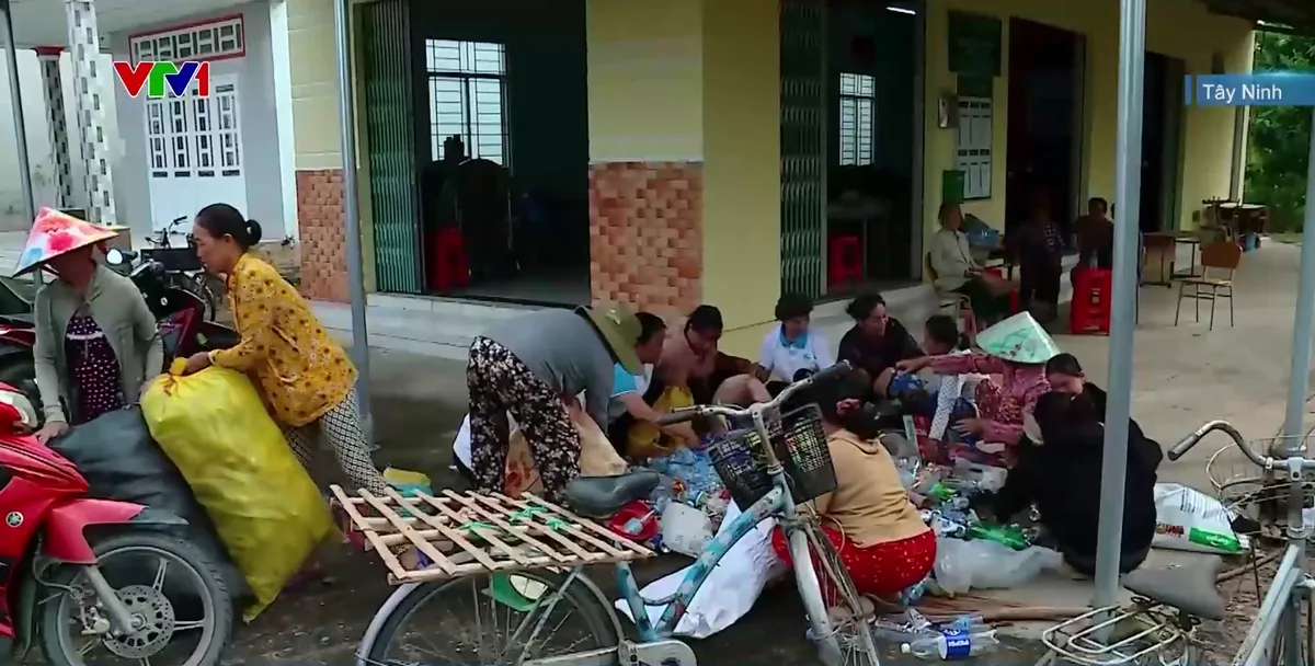 Tây Ninh: Biến rác thải thành bảo hiểm y tế - Ảnh 1.