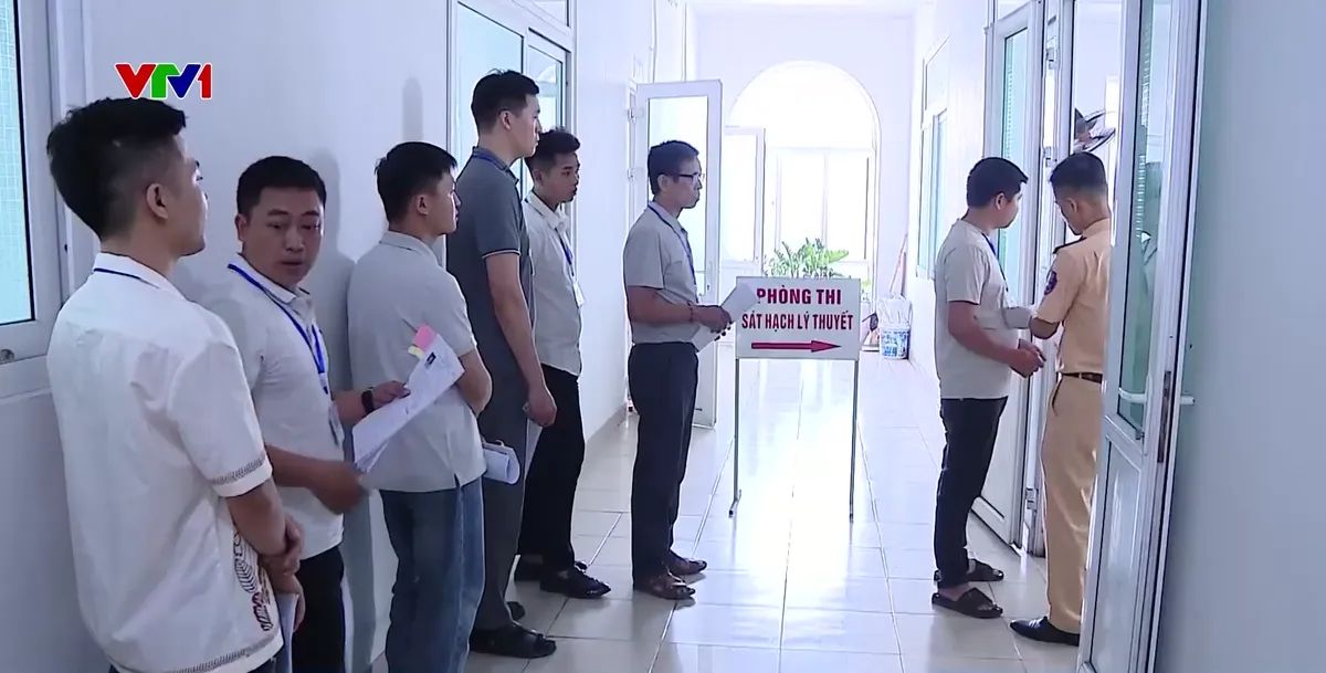 Ninh Bình: Siết chặt kỷ cương và đẩy mạnh ứng dụng công nghệ trong công tác sát hạch lái xe - Ảnh 1.