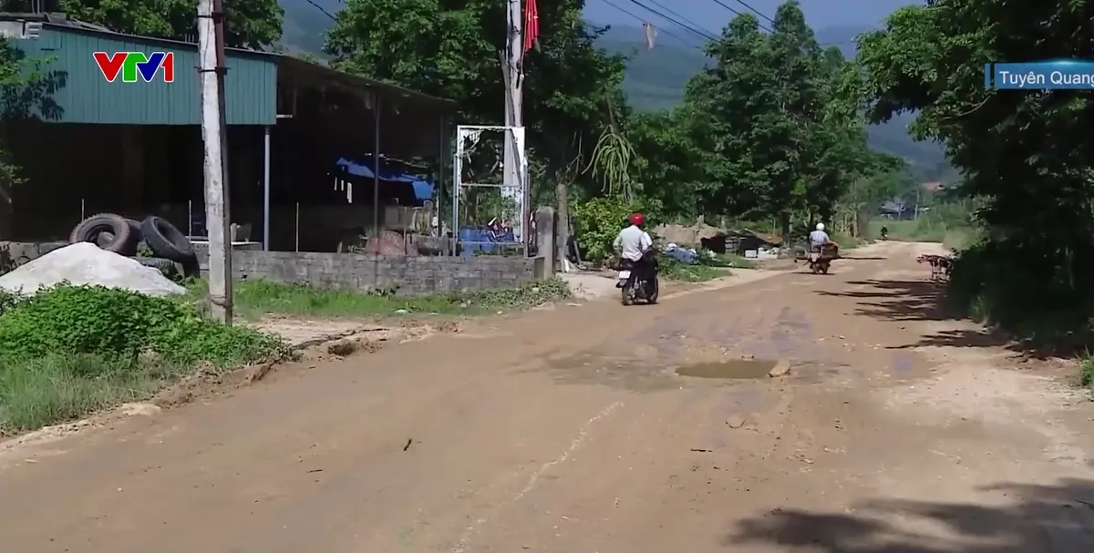 Tuy&ecirc;n Quang: H&agrave;ng ngh&igrave;n hộ d&acirc;n khốn khổ v&igrave; tuyến đường li&ecirc;n x&atilde; xuống cấp nghi&ecirc;m trọng - Ảnh 2.