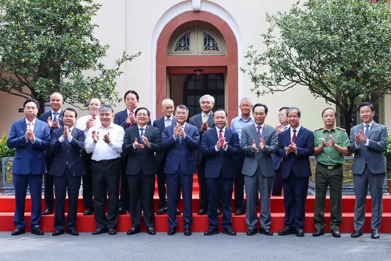 Thủ tướng L&ecirc; Minh Hưng: Khoa học c&ocirc;ng nghệ, đổi mới s&aacute;ng tạo l&agrave; yếu tố sống c&ograve;n để hiện thực h&oacute;a kh&aacute;t vọng ph&aacute;t triển đất nước- Ảnh 2.