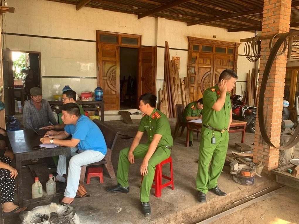 Điều tra vụ người đ&agrave;n &ocirc;ng tử vong trong nh&agrave; với dao cắm tr&ecirc;n ngực ở L&acirc;m Đồng- Ảnh 1.