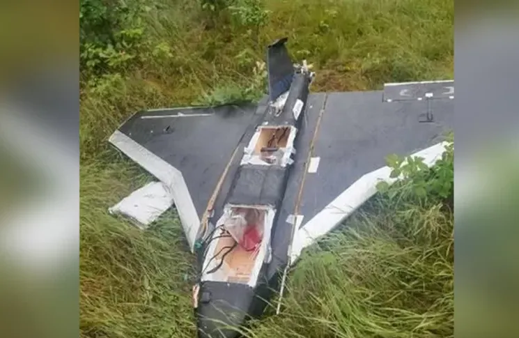 UAV nghi của Ukraine rơi ở Litva - Ảnh 1. UAV nghi của Ukraine rơi ở Litva - Ảnh 1.