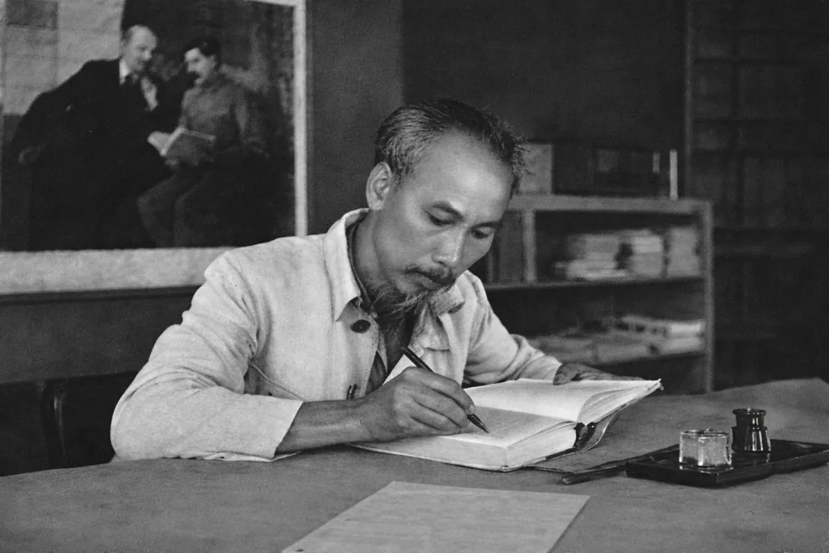 Chủ tịch Hồ Chí Minh: Ngọn đuốc soi đường cho dân tộc Việt Nam- Ảnh 1. Chủ tịch Hồ Chí Minh: Ngọn đuốc soi đường cho dân tộc Việt Nam- Ảnh 1.