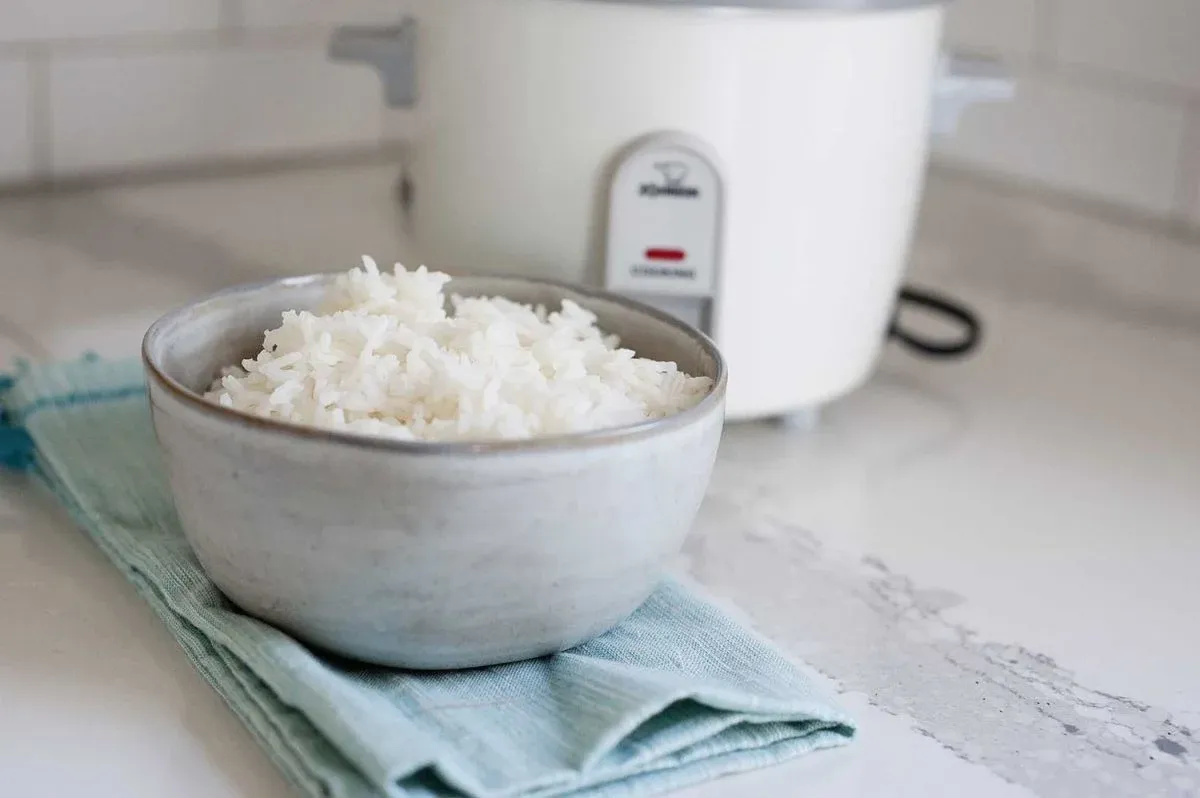 Có nên giữ cơm trong nồi điện bằng chế độ hâm nóng suốt nhiều giờ?- Ảnh 1. Có nên giữ cơm trong nồi điện bằng chế độ hâm nóng suốt nhiều giờ?- Ảnh 1.