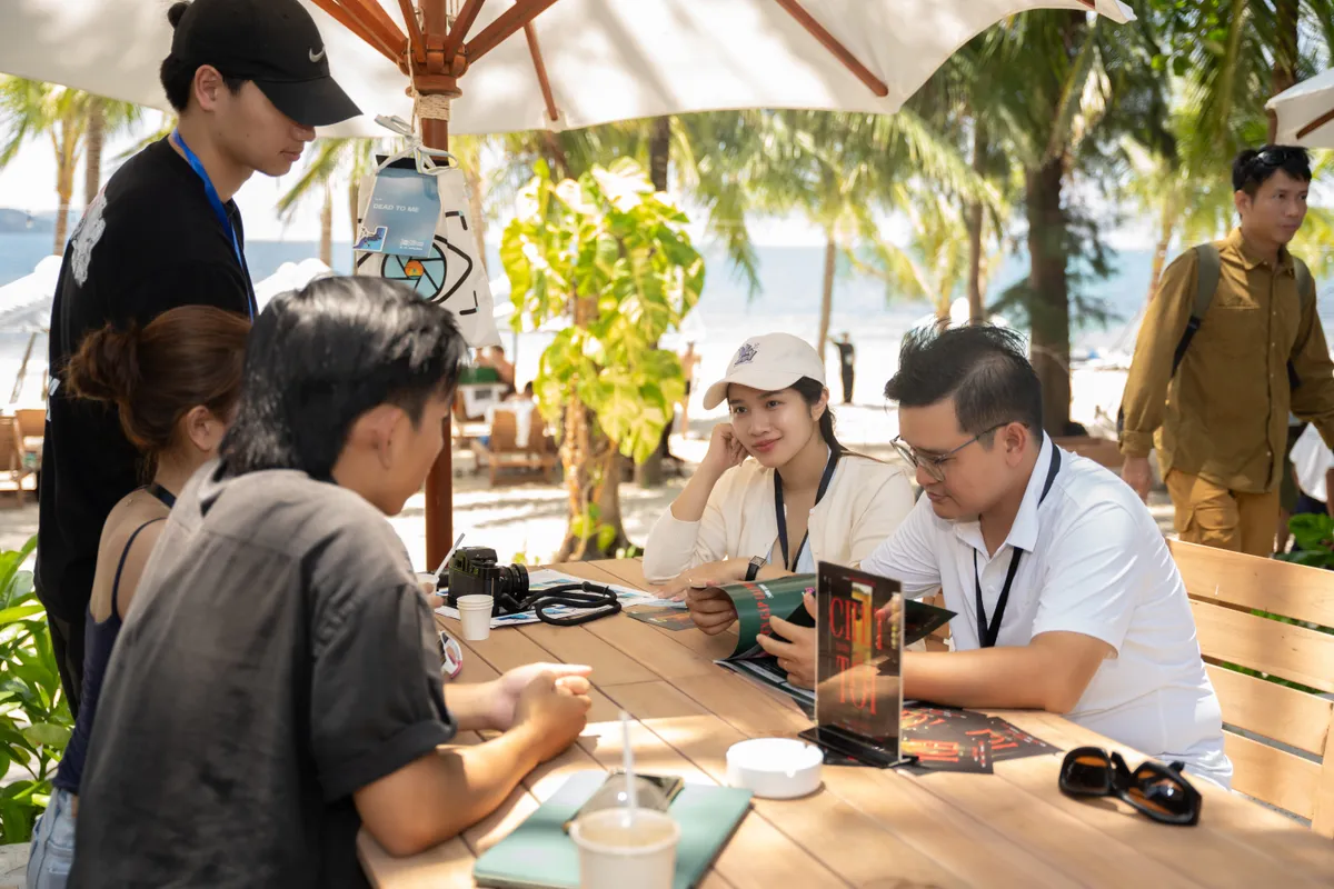 Trần Anh Hùng, Phan Đăng Di truyền lửa cho thế hệ trẻ tại Tiệc phim ngắn Nha Trang - Ảnh 6.