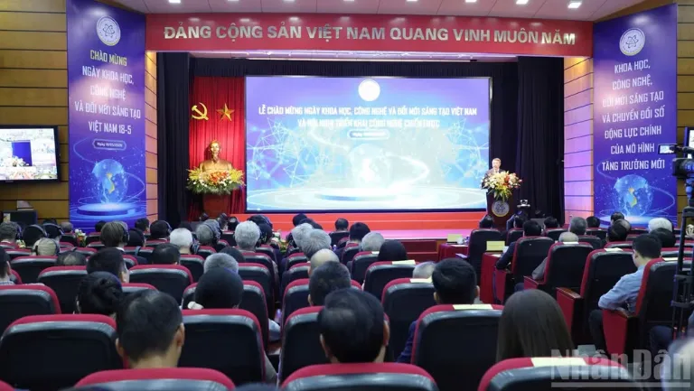 Từng bước l&agrave;m chủ c&aacute;c c&ocirc;ng nghệ chiến lược, khẳng định vị thế Việt Nam trong kỷ nguy&ecirc;n số- Ảnh 4.