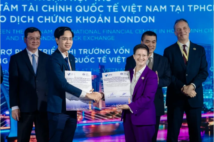 Hệ sinh thái Tài chính Hàng hải tại Thành phố Hồ Chí Minh: Khát vọng giành lại dòng tiền 300 tỷ USD- Ảnh 1. Hệ sinh thái Tài chính Hàng hải tại Thành phố Hồ Chí Minh: Khát vọng giành lại dòng tiền 300 tỷ USD- Ảnh 1.