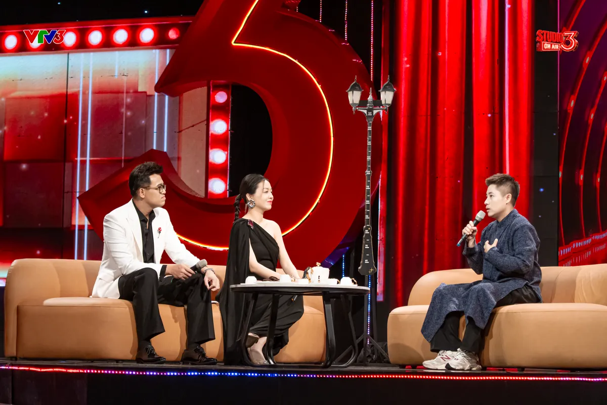 Studio 3: Đinh H&agrave; Uy&ecirc;n Thư nh&igrave;n lại chuỗi concert Anh Trai Vượt Ng&agrave;n Ch&ocirc;ng Gai- Ảnh 1.