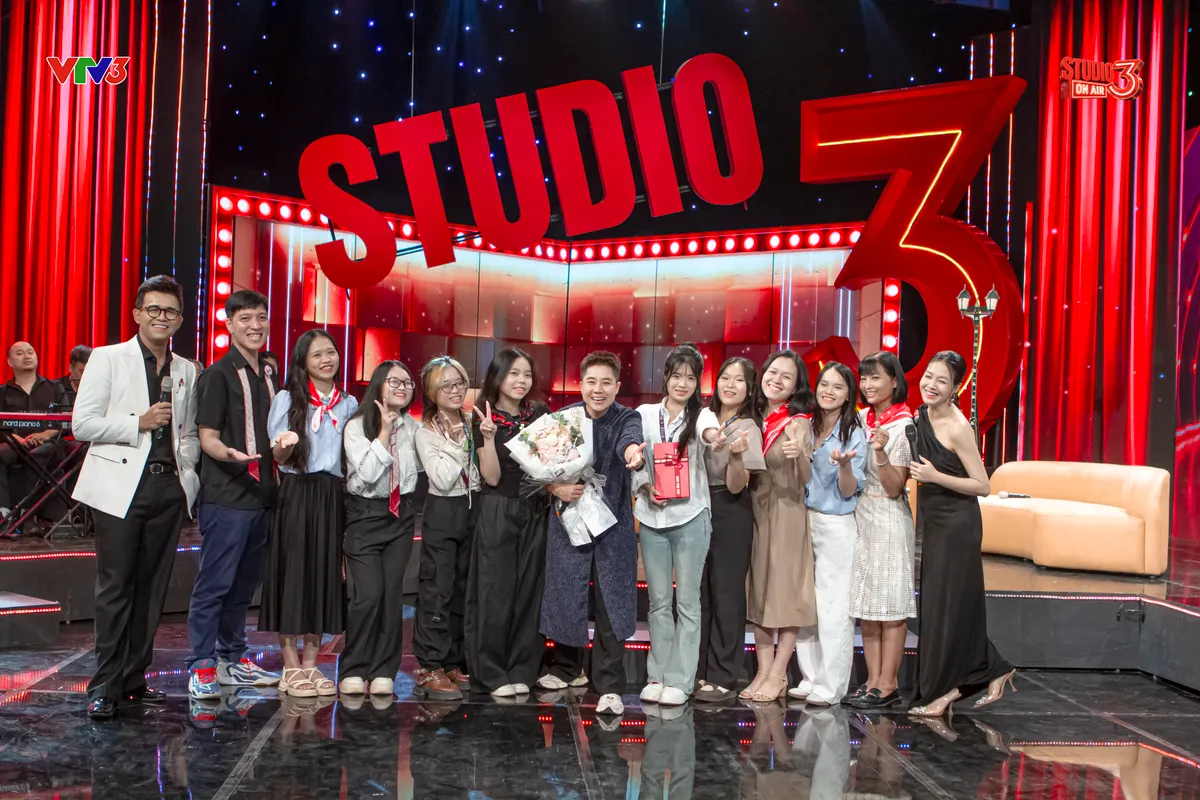 Studio 3: Đinh H&agrave; Uy&ecirc;n Thư nh&igrave;n lại chuỗi concert Anh Trai Vượt Ng&agrave;n Ch&ocirc;ng Gai- Ảnh 5.