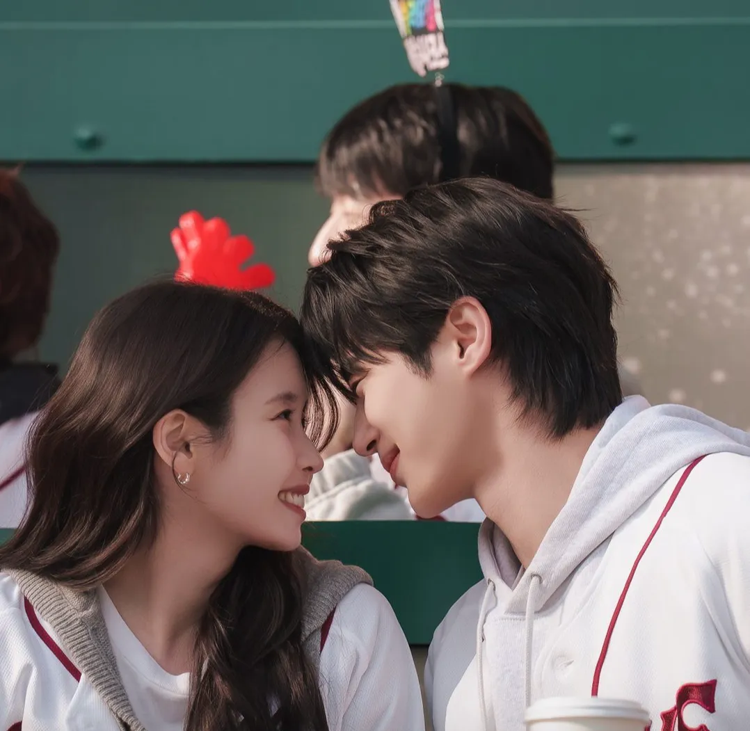 IU và Byeon Woo Seok xin lỗi về những tranh cãi xung quanh "Phu nhân đại quân thế kỷ 21"- Ảnh 3. IU và Byeon Woo Seok xin lỗi về những tranh cãi xung quanh "Phu nhân đại quân thế kỷ 21"- Ảnh 3.