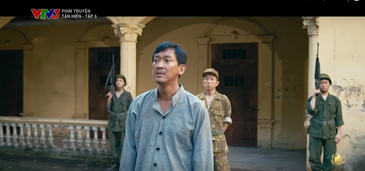 Tận hiến Tập 5 v&agrave; 6: Tho&aacute;t khỏi "hang h&ugrave;m", Nguyễn Th&agrave;nh bước v&agrave;o "chợ t&igrave;nh b&aacute;o" - Ảnh 6.
