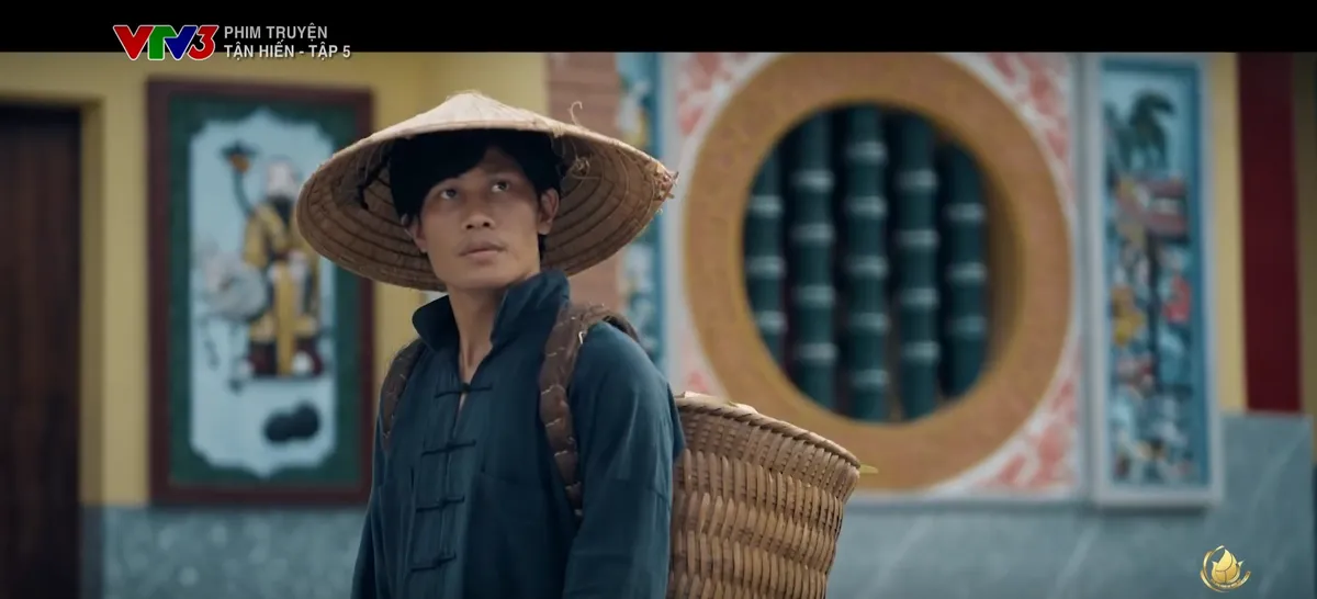 Tận hiến Tập 5 v&agrave; 6: Tho&aacute;t khỏi "hang h&ugrave;m", Nguyễn Th&agrave;nh bước v&agrave;o "chợ t&igrave;nh b&aacute;o" - Ảnh 11.