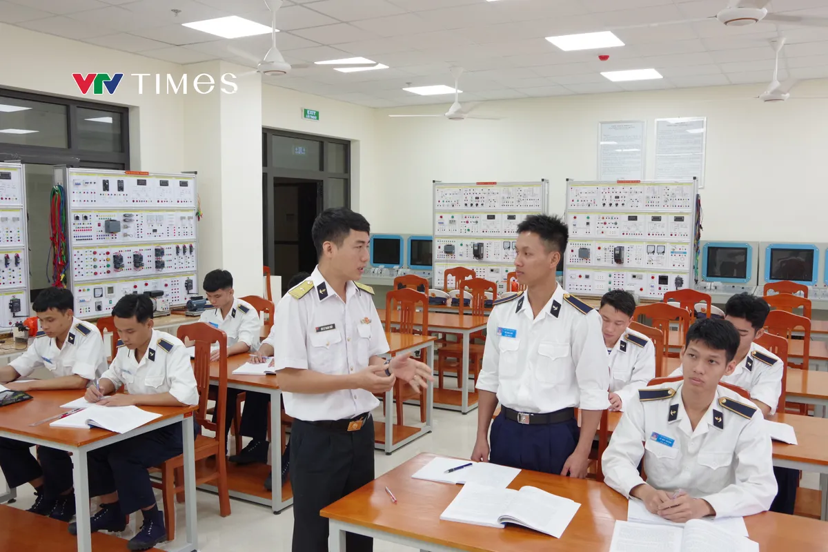 Học viện Hải quân sôi nổi các hoạt động kỷ niệm 136 năm Ngày sinh Chủ tịch Hồ Chí Minh - Ảnh 2.