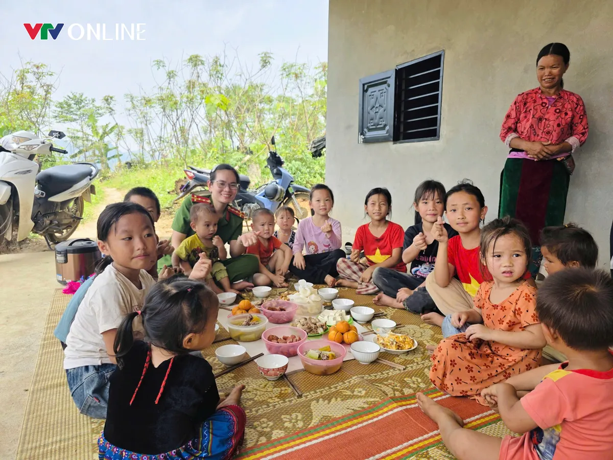 Nữ C&ocirc;ng an v&ugrave;ng cao học B&aacute;c từ những việc l&agrave;m gần d&acirc;n - Ảnh 1.