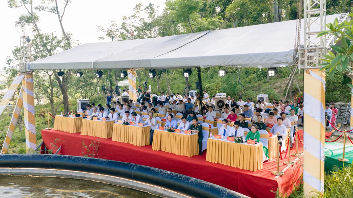 Khánh thành công trìnhThác 9 tầng trên quê hương Bác Hồ - Ảnh 3.
