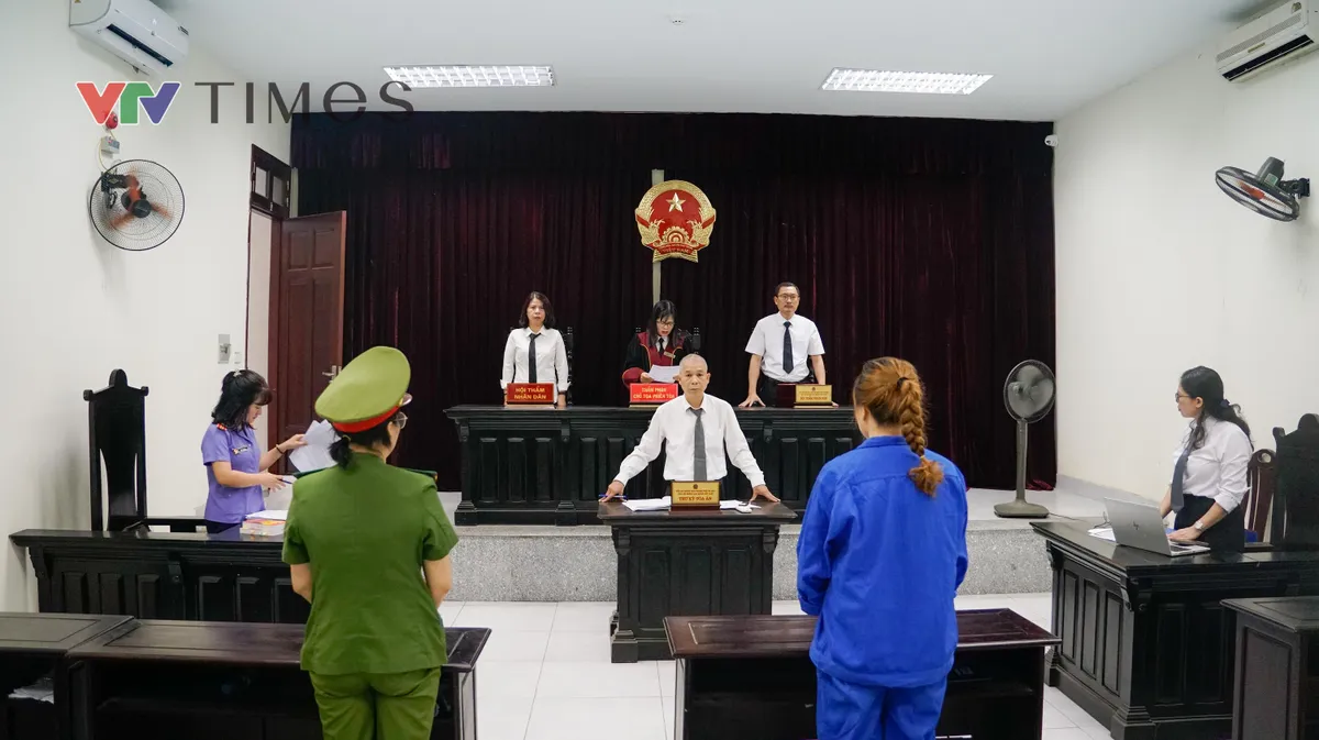 Người phụ nữ hành hung hàng xóm ở Hà Nội hầu tòa - Ảnh 1.