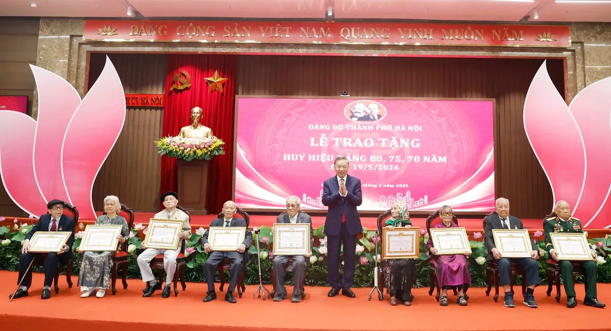 Tổng Bí thư, Chủ tịch nước: Đảng viên lão thành là chỗ dựa tinh thần tin cậy của nhân dân- Ảnh 1. Tổng Bí thư, Chủ tịch nước: Đảng viên lão thành là chỗ dựa tinh thần tin cậy của nhân dân- Ảnh 1.